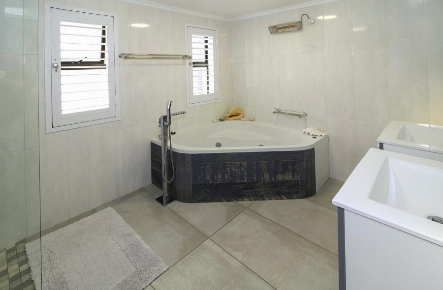 3 Bedroom Property for Sale in Myoli Beach Western Cape